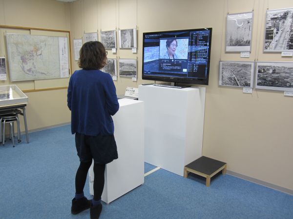 ���j�^�[��ʂ����Ȃ���p�b�h�ő���