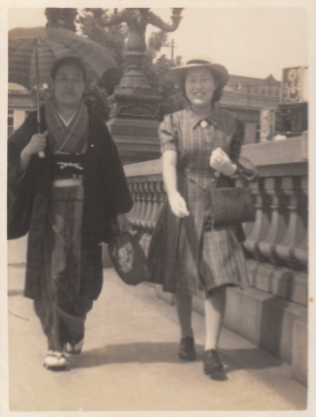 ���a�����@���ꂳ��Ɠs�S��������{����B�c���ꂽ�Ƒ��A���o�������O�E���̂܂��̕��i���Љ�܂����B