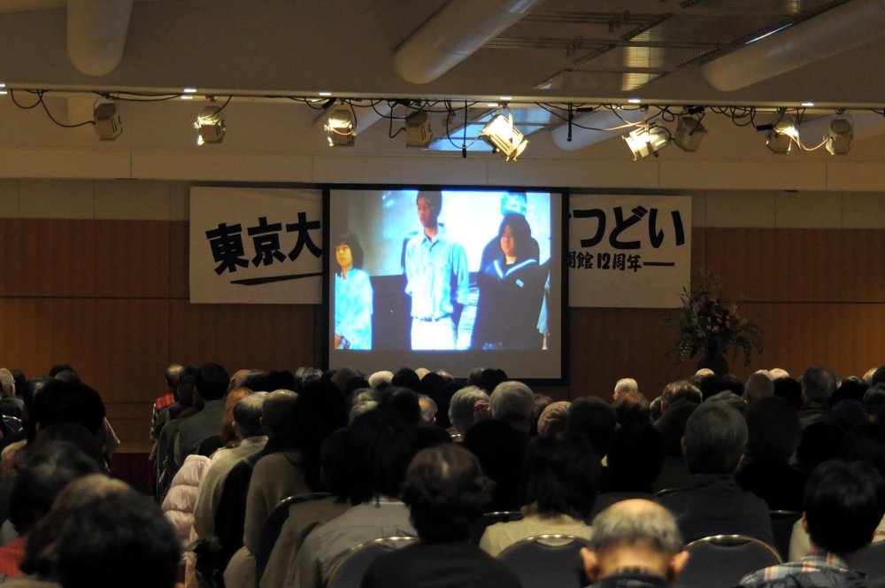 �r�f�I���^�[��f���̗l�q