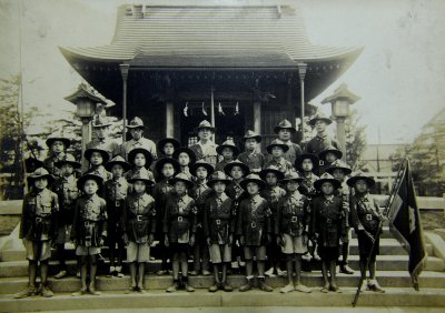 ������̍���_�ЂɏW�����鏭�N�c�i1939�N����j�i�{�l�őO��E����2�Ԗځj